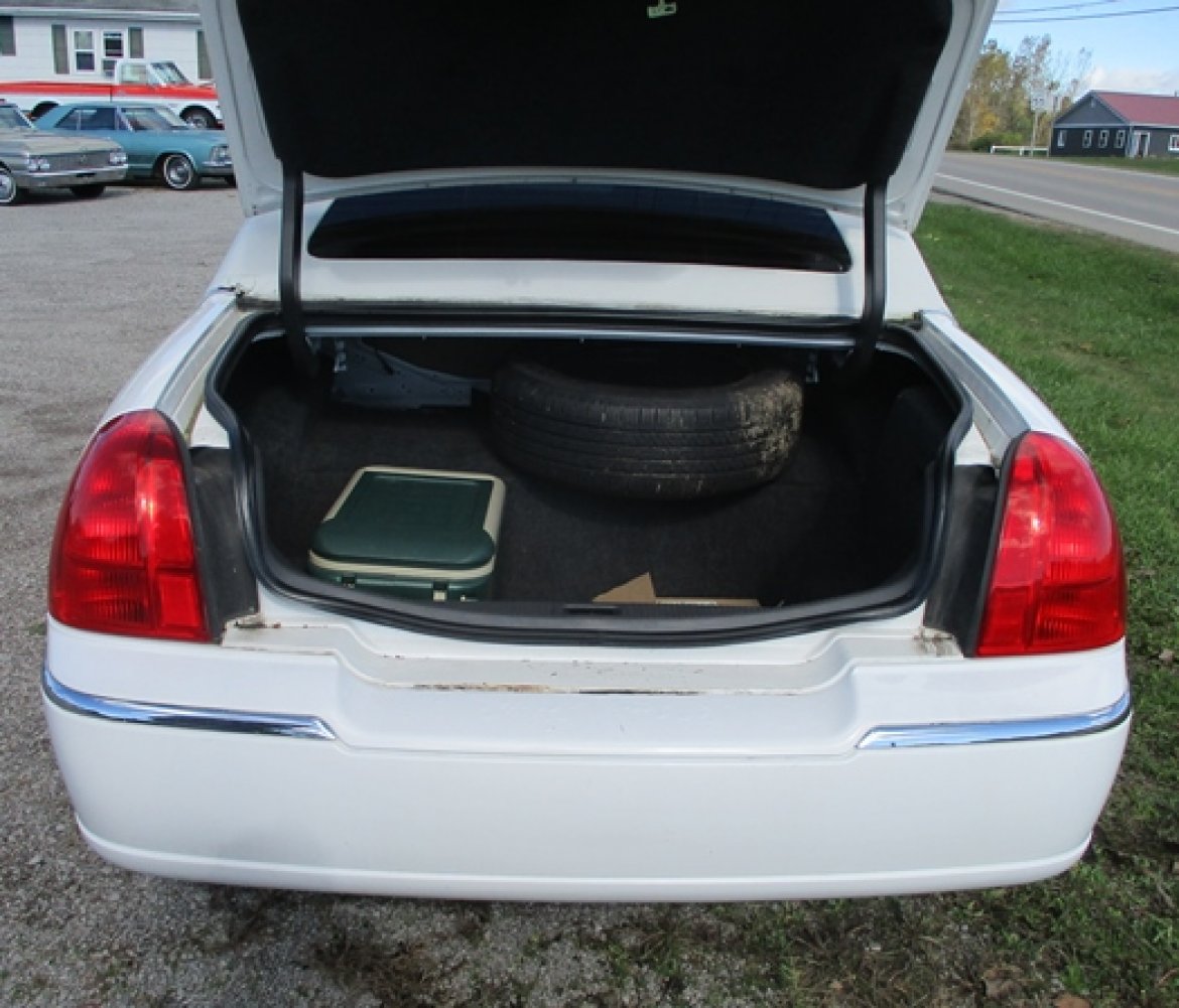 Used 2006 Lincoln Town Car for sale in Bellefontaine, OH WS17168 We