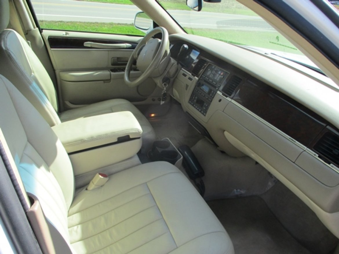 Used 2006 Lincoln Town Car for sale in Bellefontaine, OH WS17168 We