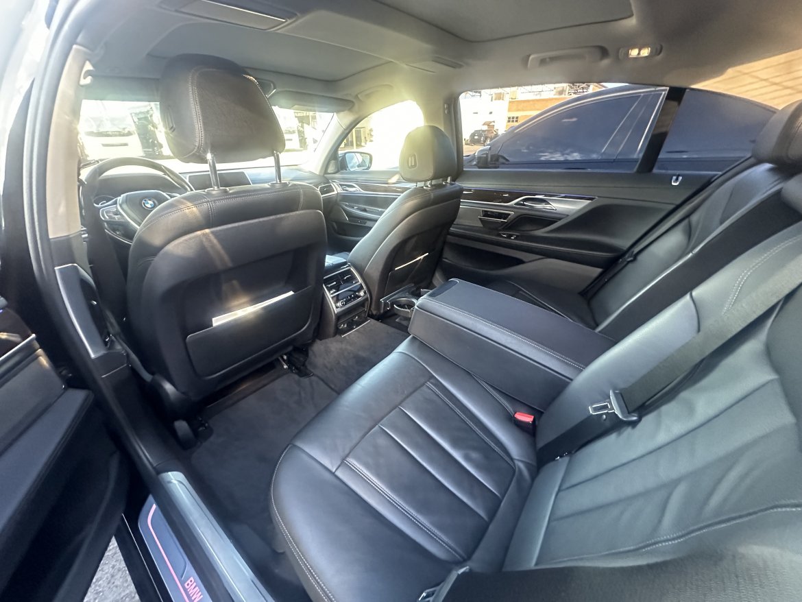 Photo of Sedan for sale: 2019 BMW 740i