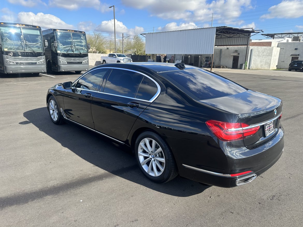 Photo of Sedan for sale: 2019 BMW 740i
