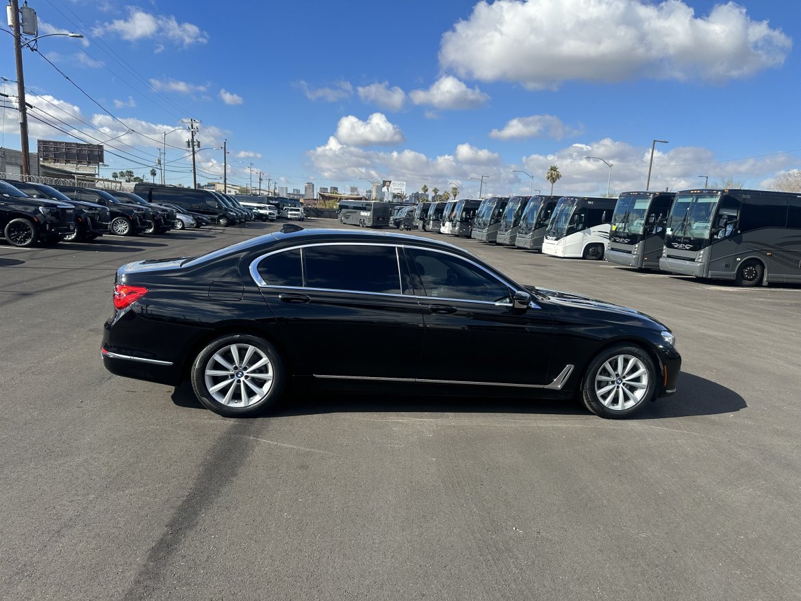 Photo of Sedan for sale: 2019 BMW 740i