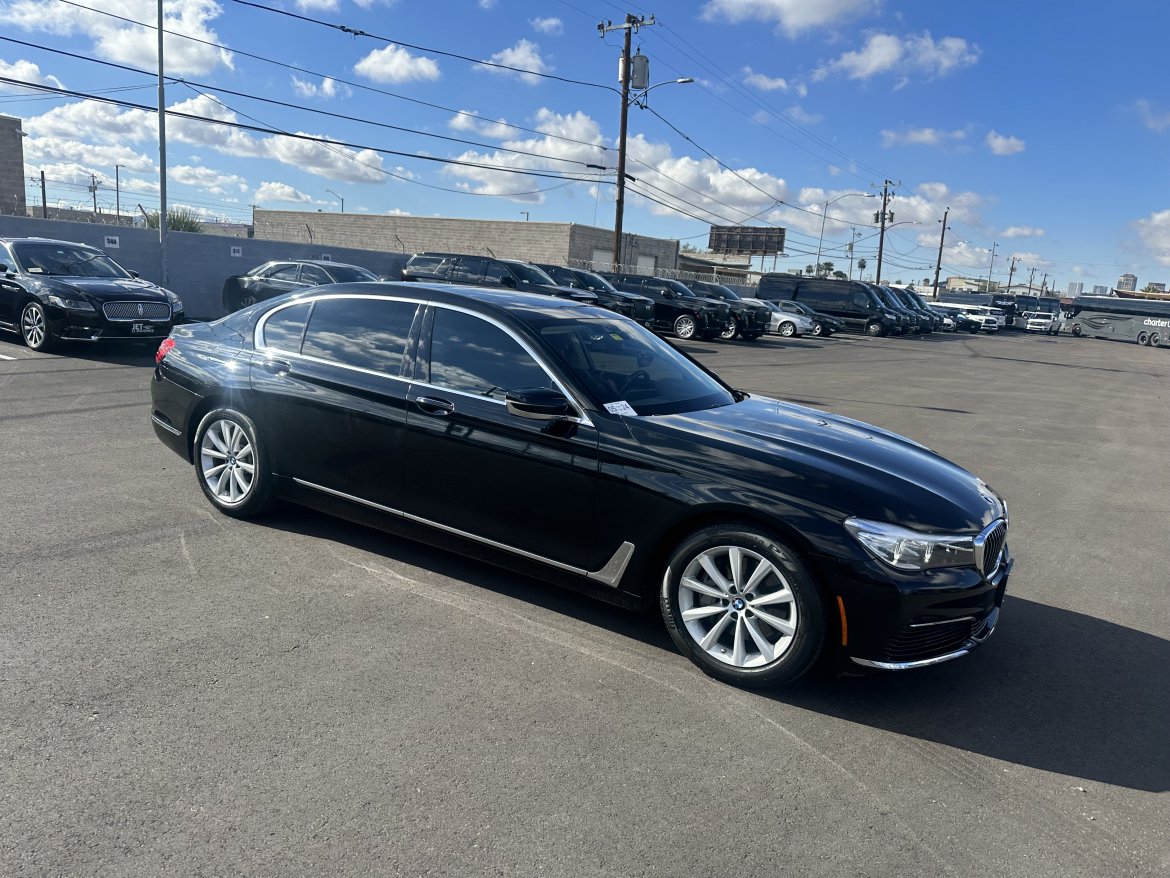 Photo of Sedan for sale: 2019 BMW 740i