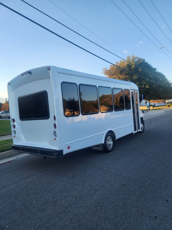 2016 Ford E450 Limo Bus for Sale in Fontana, CA - Photo 3