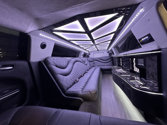 2023 Chrysler 300 Limousine for Sale in Springfield, MO - Photo 3