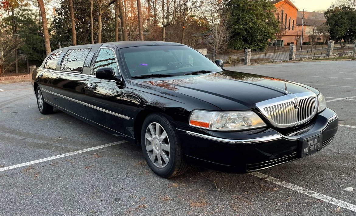 Limousine for sale: 2004 Lincoln Town Car by Springfield