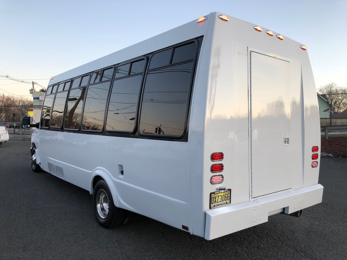 Photo of Limo Bus for sale: 1998 Ford E-450 by Federal