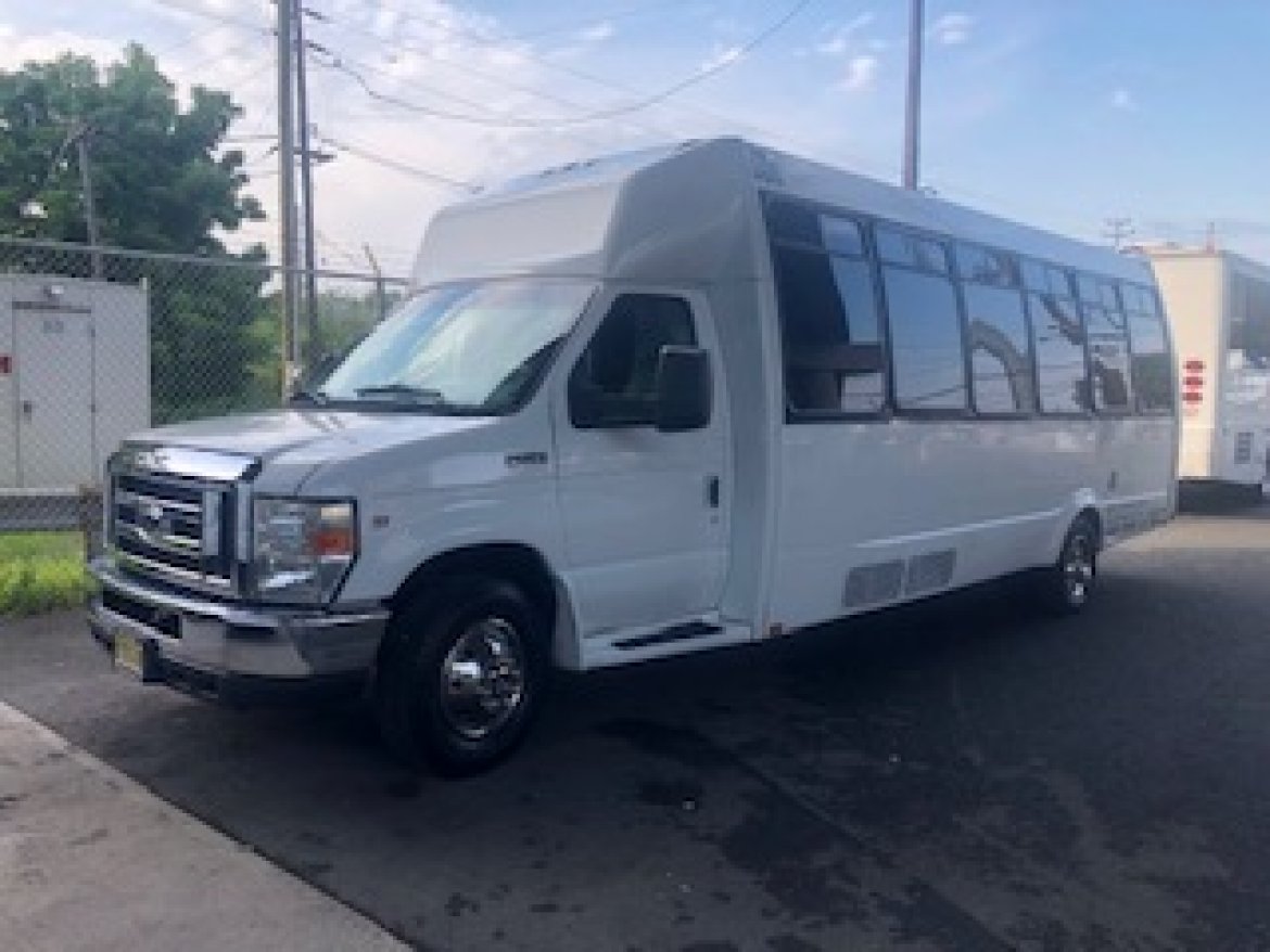 Photo of Limo Bus for sale: 1998 Ford E-450 by Federal