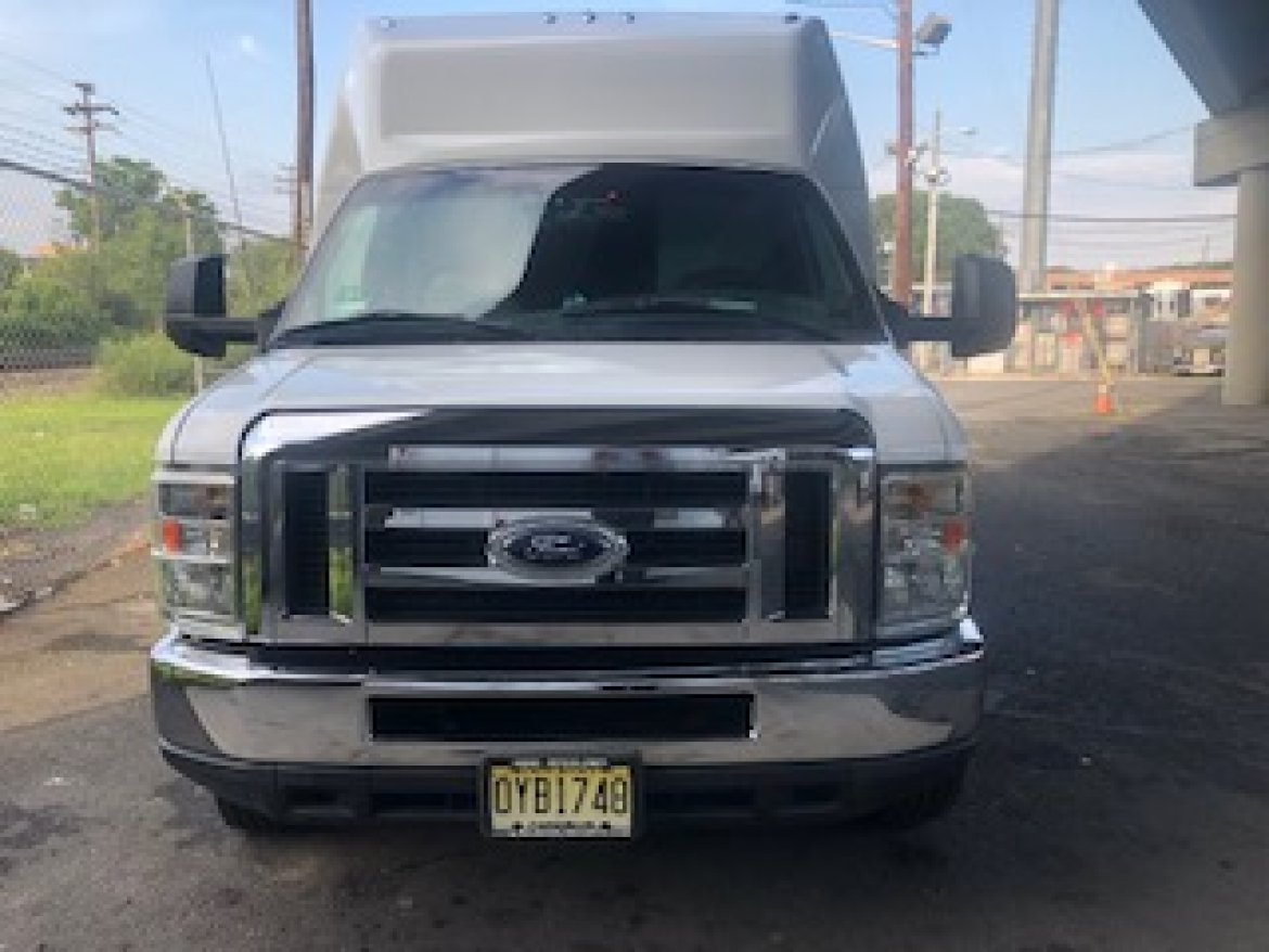 Photo of Limo Bus for sale: 1998 Ford E-450 by Federal