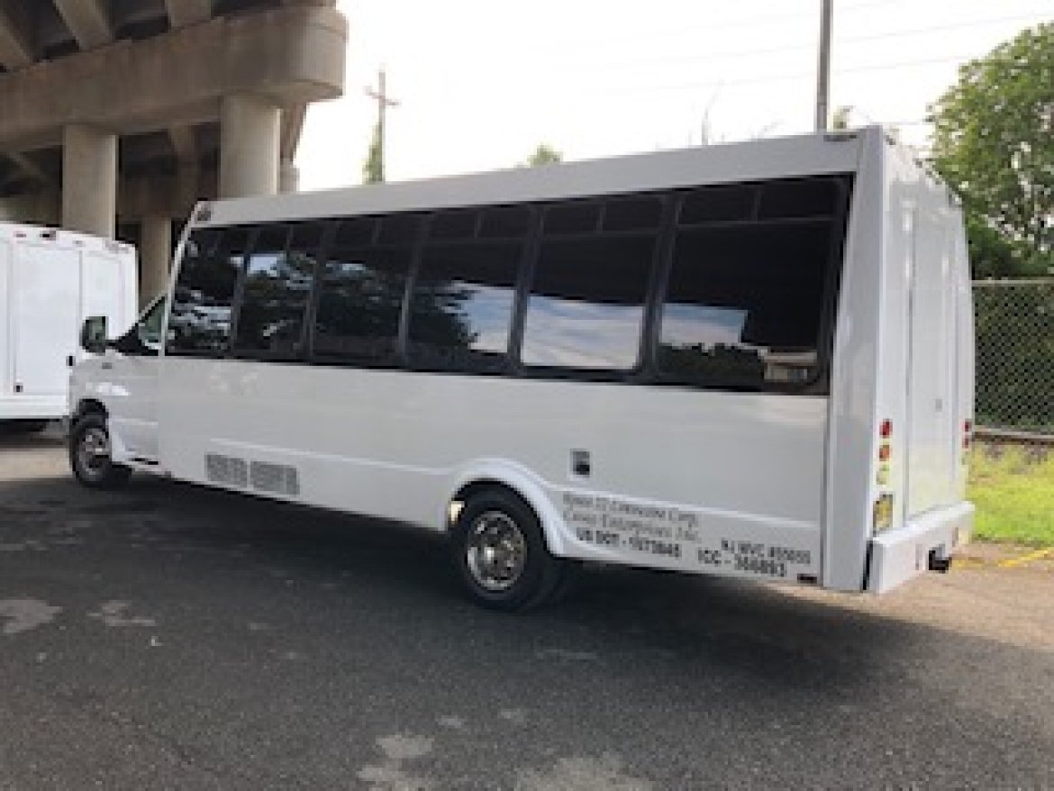 Photo of Limo Bus for sale: 1998 Ford E-450 by Federal