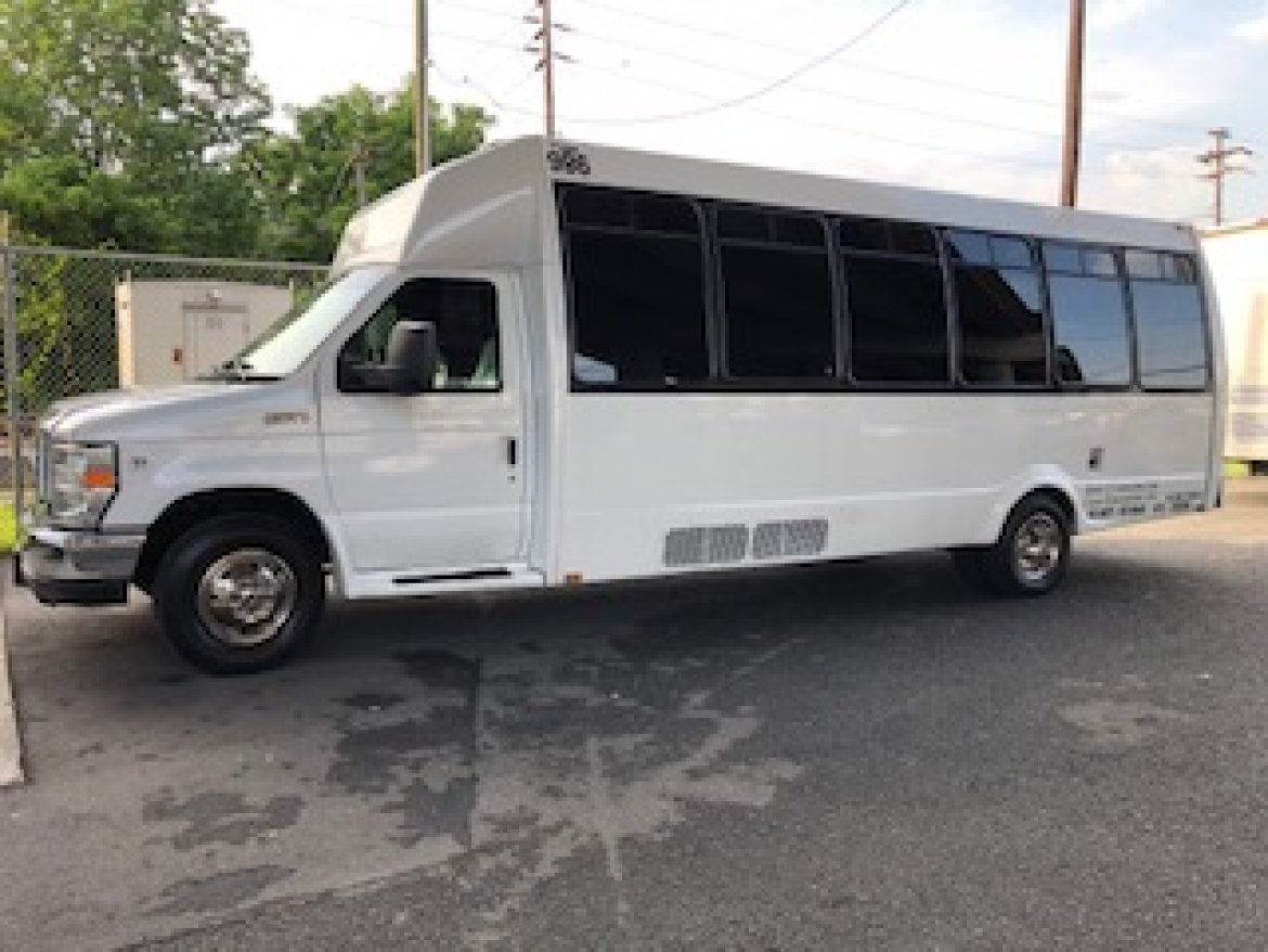 Photo of Limo Bus for sale: 1998 Ford E-450 by Federal