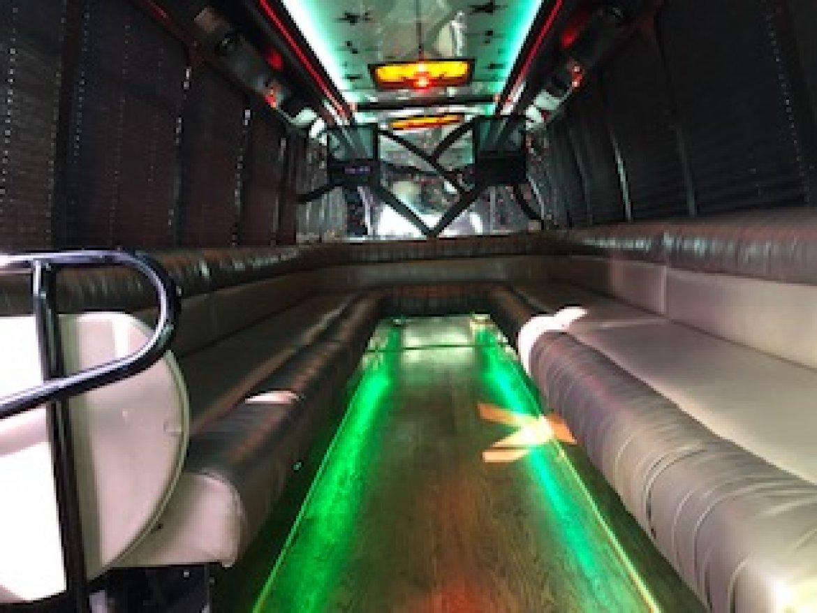 Photo of Limo Bus for sale: 1998 Ford E-450 by Federal