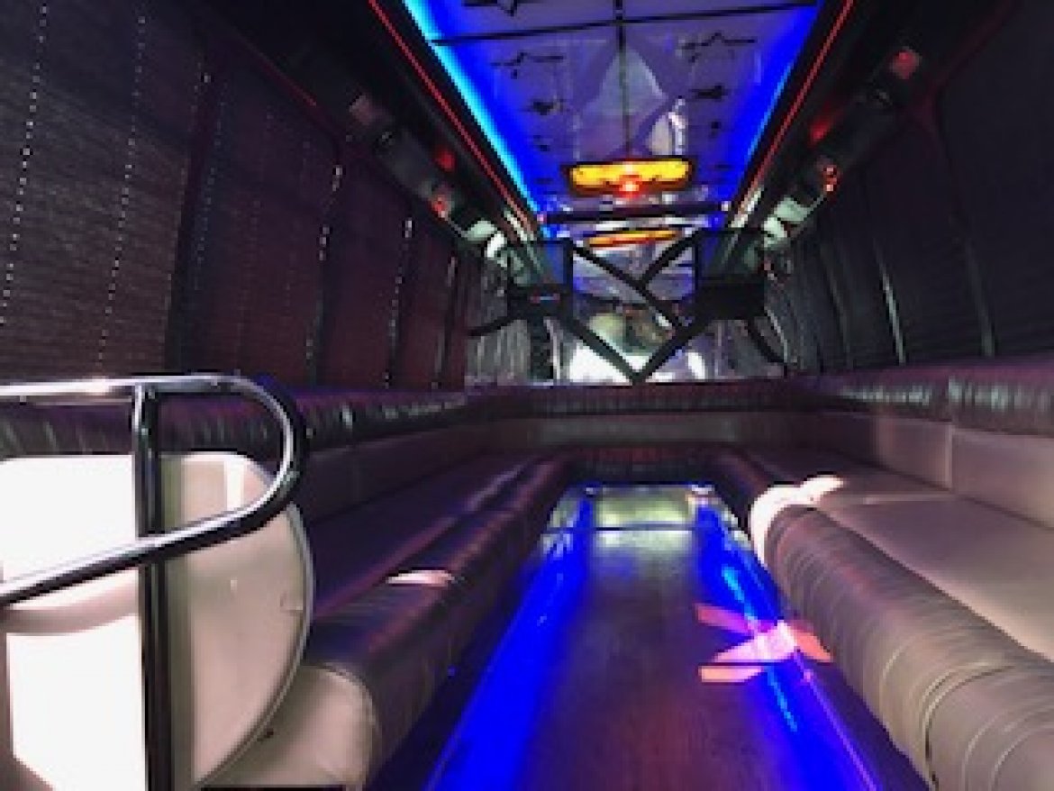 Photo of Limo Bus for sale: 1998 Ford E-450 by Federal