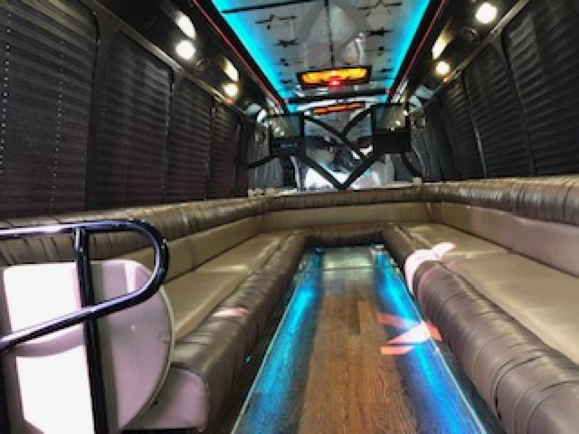 Photo of Limo Bus for sale: 1998 Ford E-450 by Federal