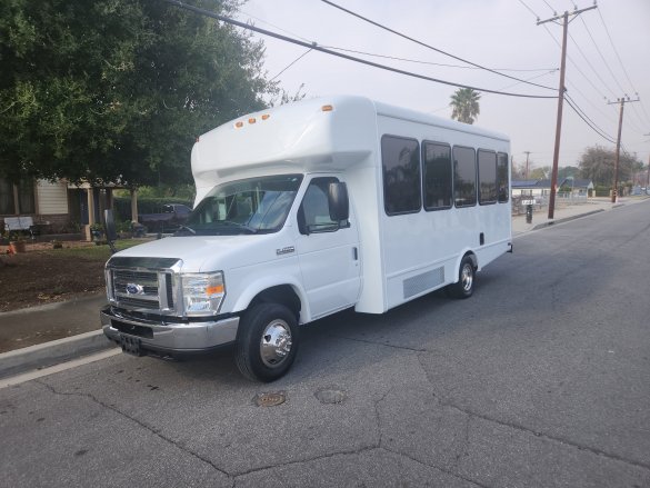 2015 Ford E450 Limo Bus for Sale in Fontana, CA - Photo 2