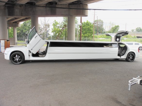 2009 Chrysler 300 Limousine for Sale in Hilside, NJ - Photo 2