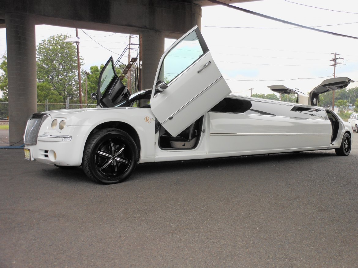 Photo of Limousine for sale: 2009 Chrysler 300 200&quot; by Limos by Moonlight