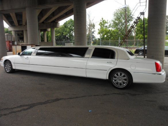 2004 Lincoln Town Car Limousine for Sale in Hillside, NJ - Main Photo