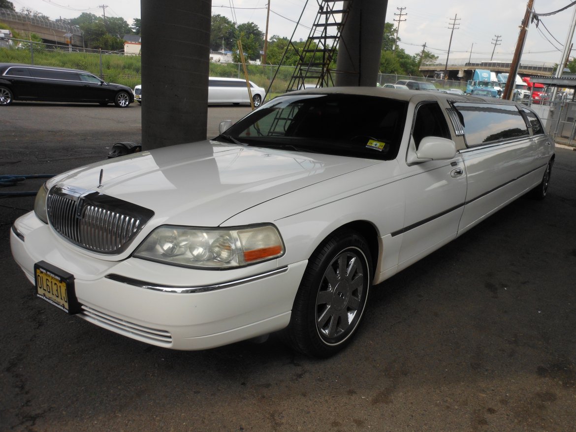 Photo of Limousine for sale: 2004 Lincoln Town Car by Tiffany Coachworks