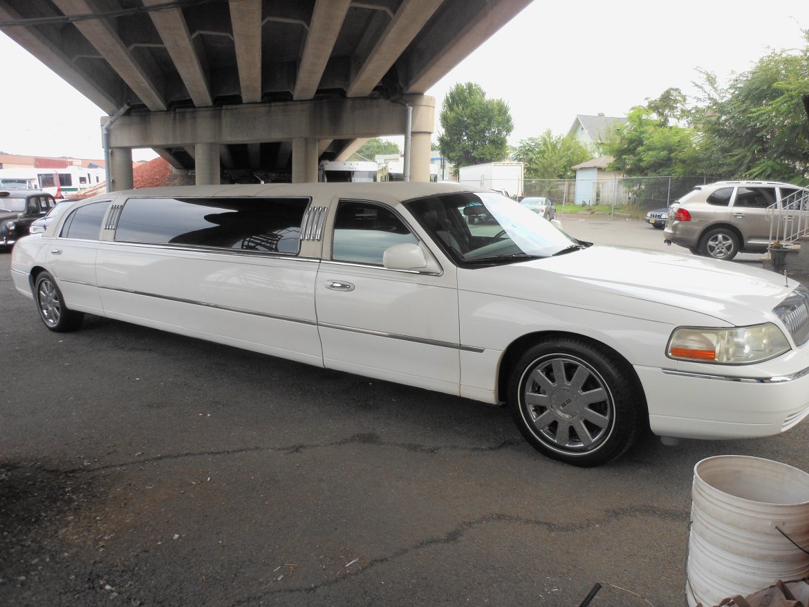 Photo of Limousine for sale: 2004 Lincoln Town Car by Tiffany Coachworks