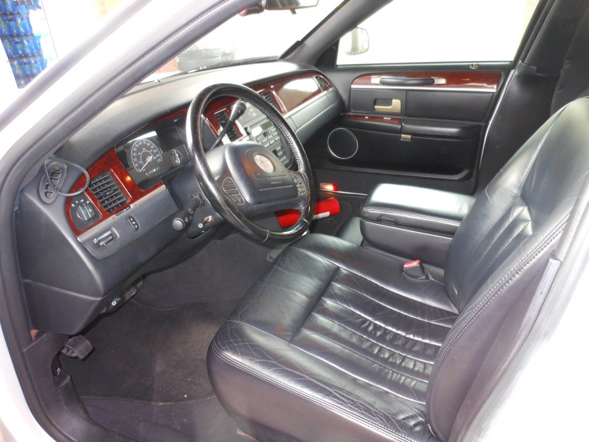 Photo of Limousine for sale: 2004 Lincoln Town Car by Tiffany Coachworks