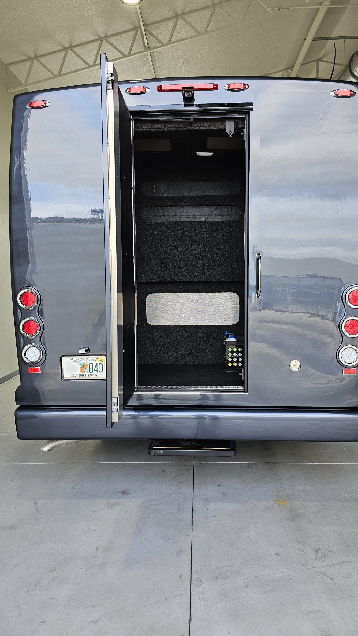 Limo Bus for Sale in Dade City, FL - Photo 5