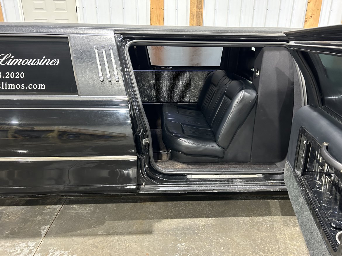 Limousine for Sale in Green Bay, WI - Photo 6