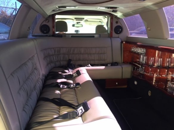 2003 Lincoln Town Car 120" stretch Limousine for Sale in Haverhill, MA - Photo 2
