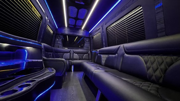 2018 Mercedes-Benz Sprinter 3500 Sprinter for Sale in Anaheim, CA - Photo 3