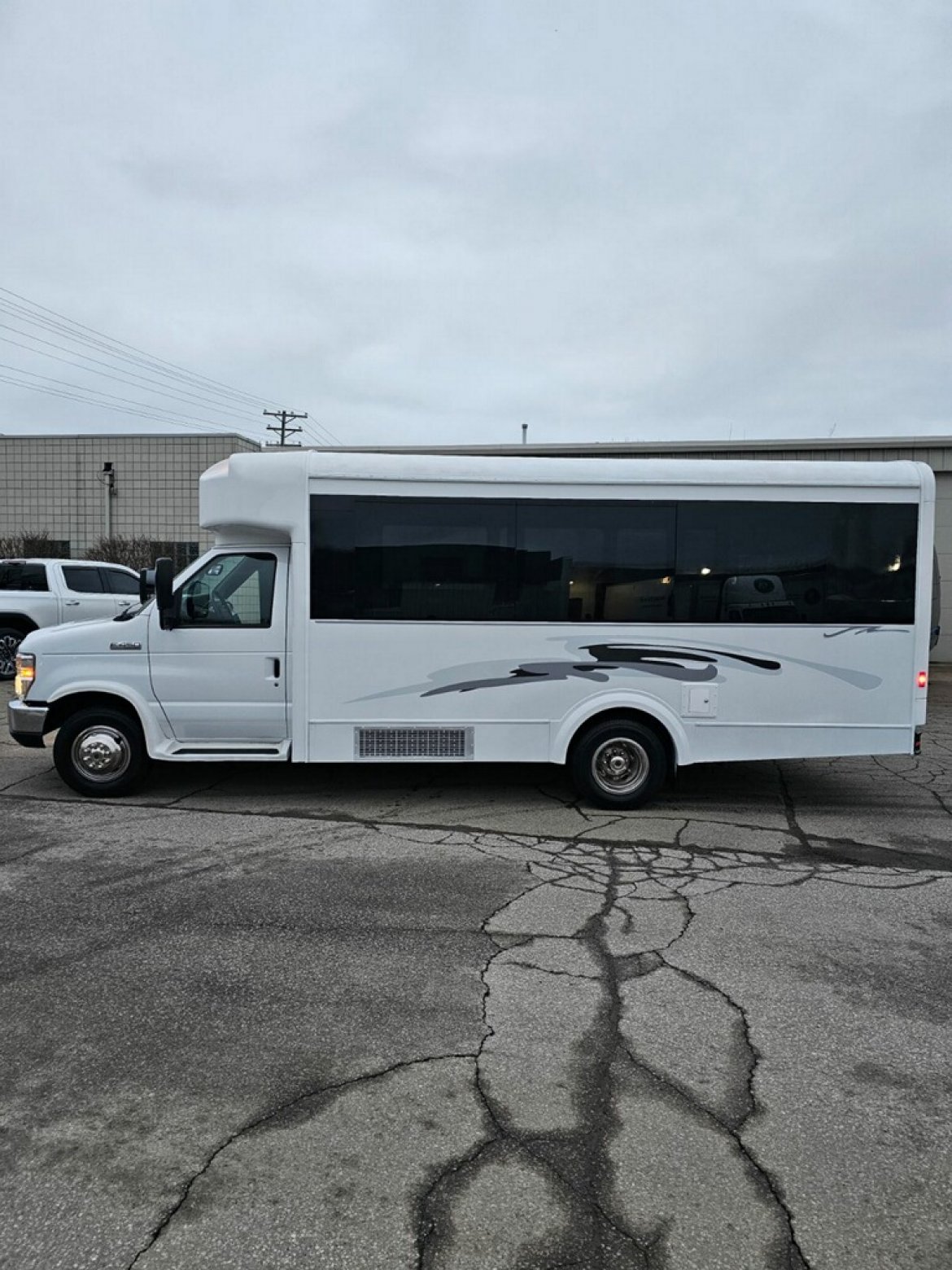 Limo Bus for Sale in Erie, PA - Photo 7