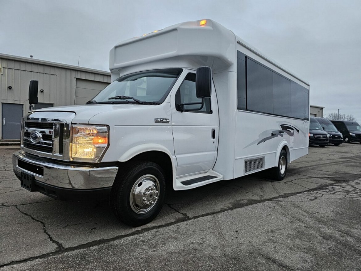 Limo Bus for Sale in Erie, PA - Photo 8