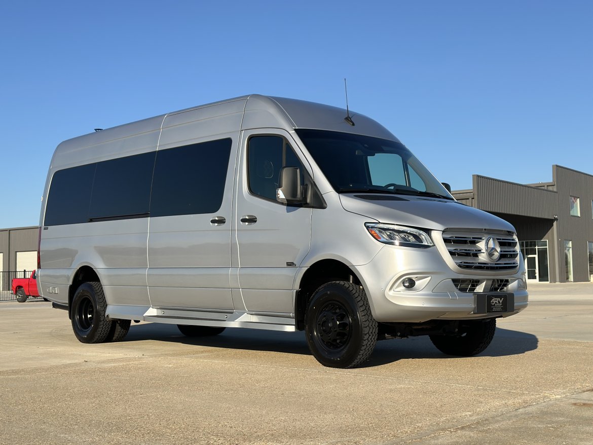 2023 Midwest Automotive Mercedes Luxe Cruiser D6 4x4 Sprinter - Photo 2