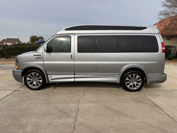 2022 GMC 7 Passenger Executive Shuttle for Sale in Baton Rouge, LA - Photo 2