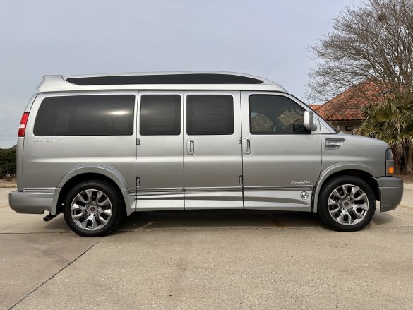 2022 GMC 7 Passenger Executive Shuttle for Sale in Baton Rouge, LA - Photo 3