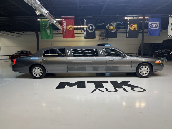 2011 Lincoln Town Car Limousine for Sale in Richmond, VA - Main Photo
