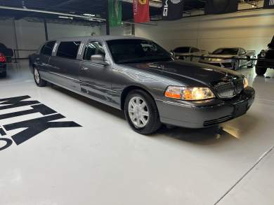 2011 Lincoln Town Car Limousine for Sale in Richmond, VA - Photo 2