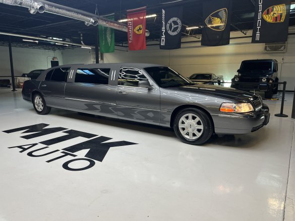 2011 Lincoln Town Car Limousine for Sale in Richmond, VA - Photo 3