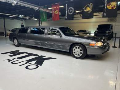 2011 Lincoln Town Car Limousine for Sale in Richmond, Virginia, US - Photo 3