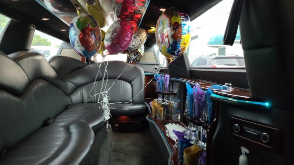 2013 Lincoln MKT Limousine for Sale in Boca Raton, FL - Photo 3