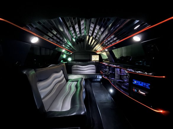 2008 Lincoln Town Car Limousine for Sale in Richmond, VA - Photo 2