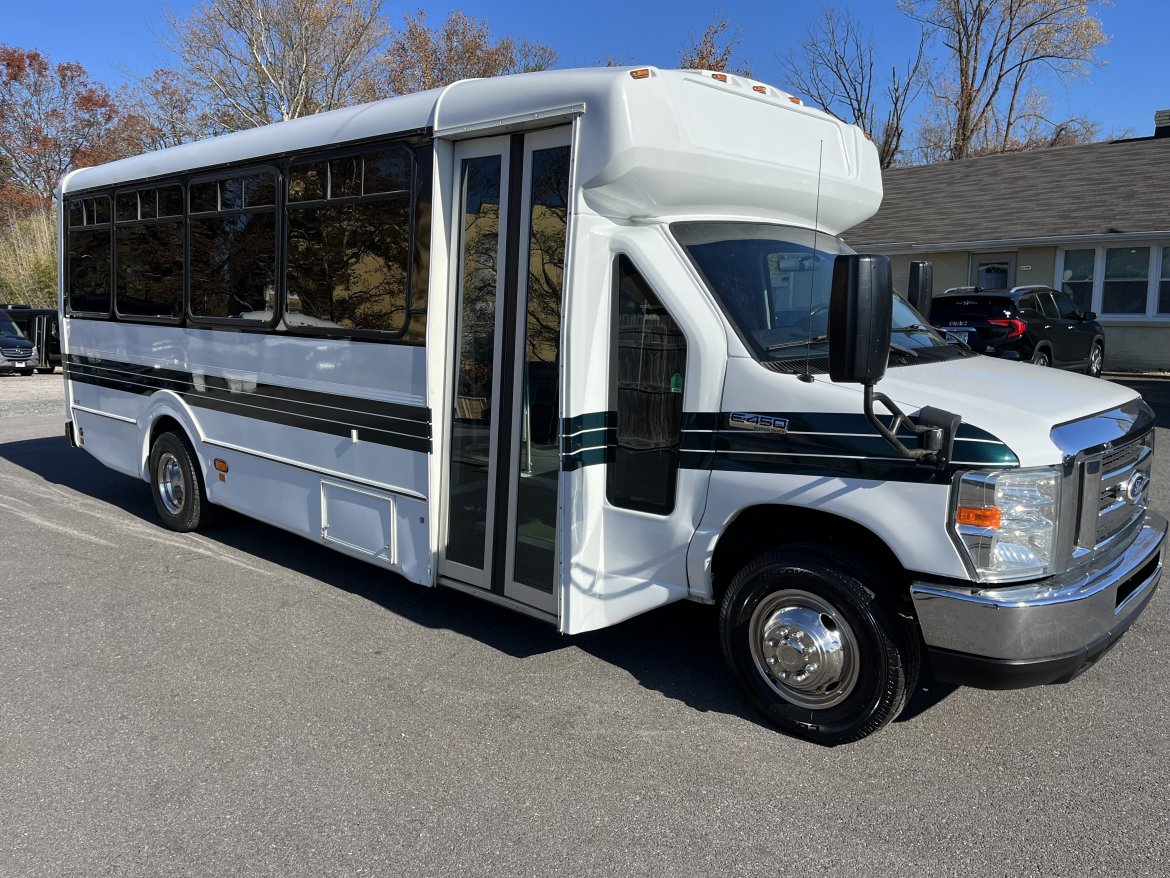 Shuttle Bus for sale: 2015 Ford E 450 by Champion