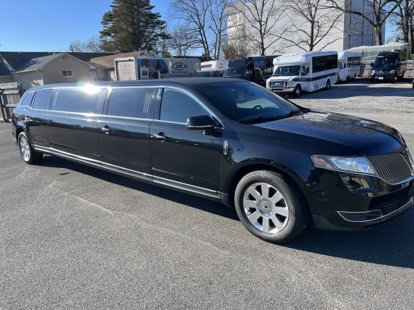 2014 Executive Coach Lincoln MKT Limousine