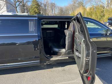 2014 Executive Coach Lincoln MKT Limousine