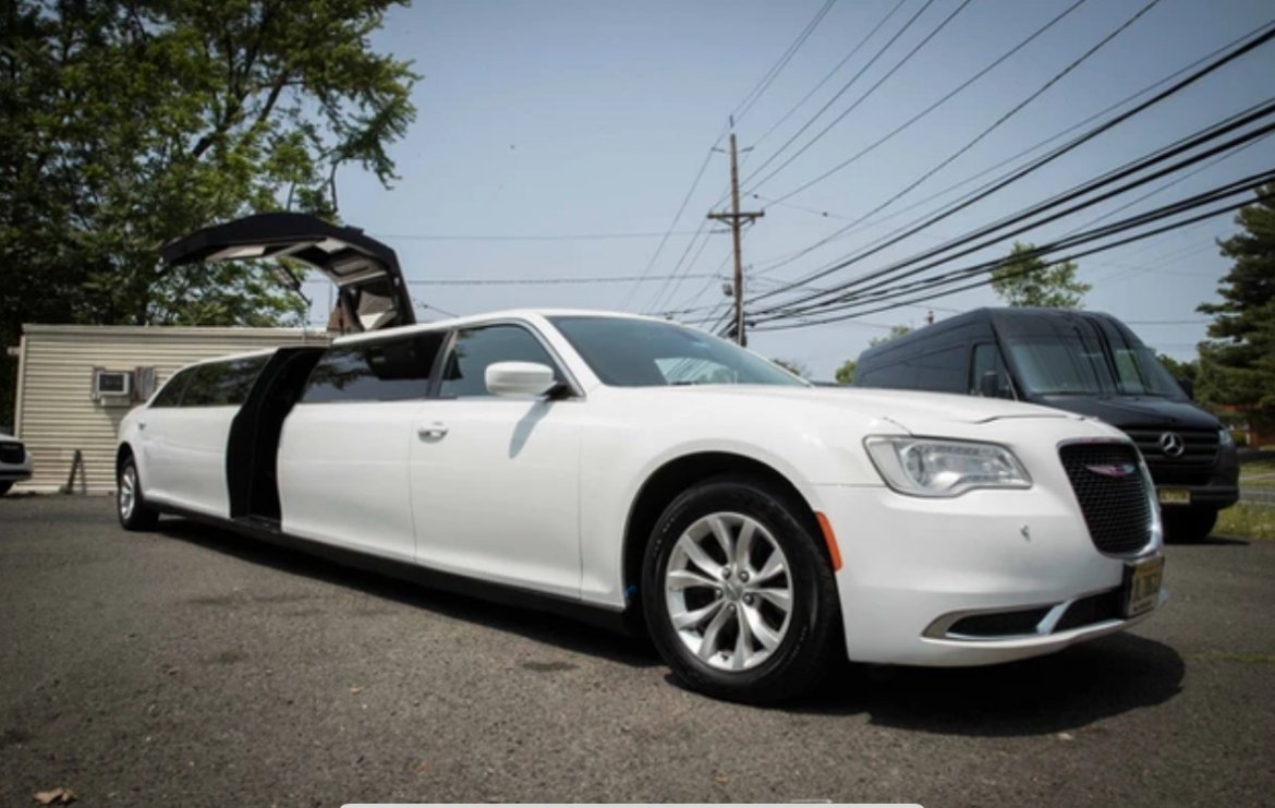 Limousine for sale: 2016 Chrysler 300 140&quot; by Pinicle