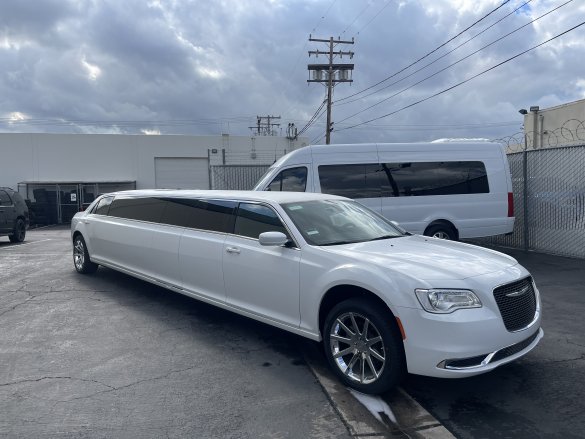 2023 Chrysler 300 140" Jet Door Limousine for Sale in Anaheim, CA - Photo 2