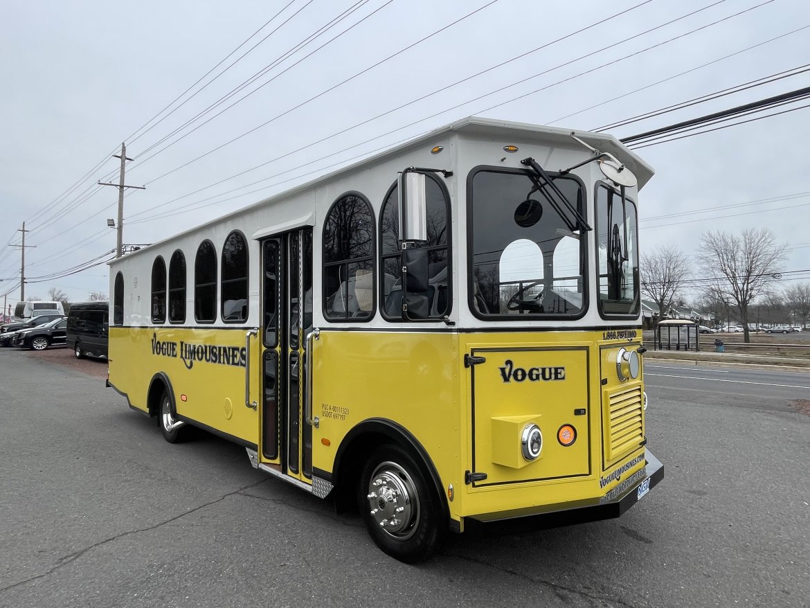 Trolley for sale: 2004 Freightliner Trolley - Limo Style by Springfield Coach