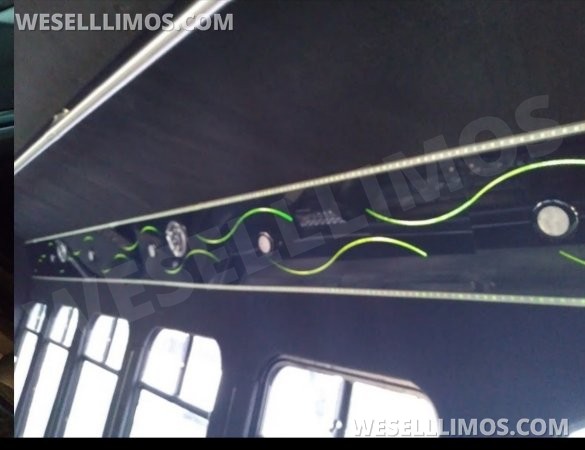 2005 Royal GMC 5500 Limo Bus
