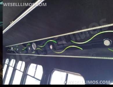 2005 Royal GMC 5500 Limo Bus