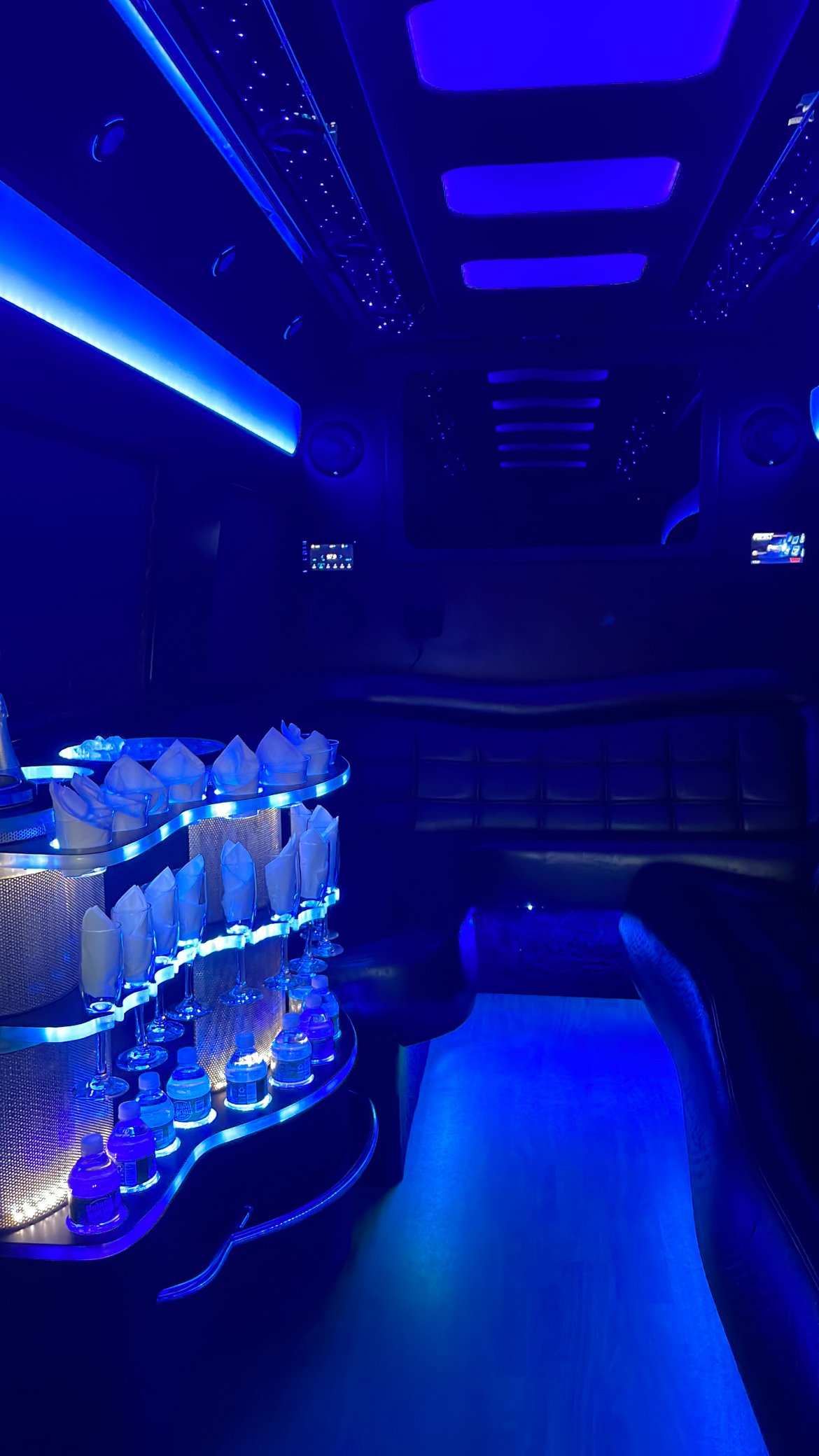 2013 tiffany Mercedes-Benz 2500 Limo Bus - Photo 4