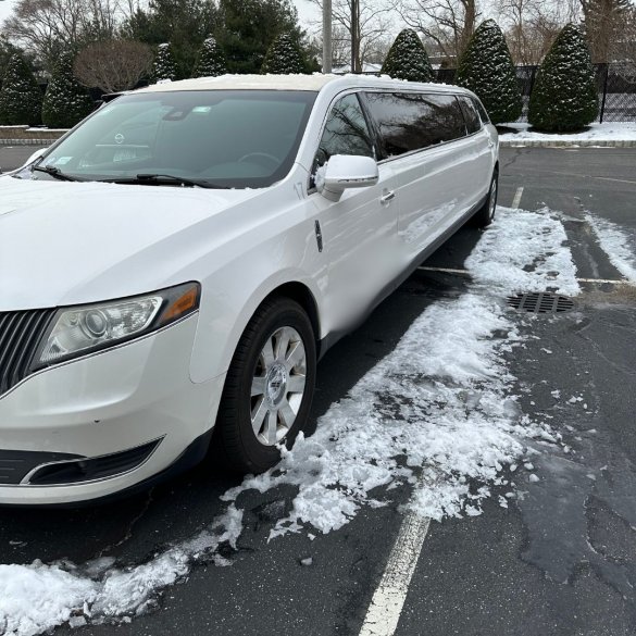 2013 Lincoln MKT Limousine for Sale in Selden, NY - Photo 3