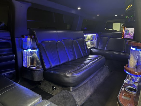 2013 Lincoln MKT 5Door Limousine for Sale in Richmond, VA - Photo 2